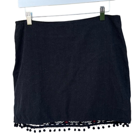 Umgee Embroidered Pom Pom Mini Skirt Boho Chic Large Black GUC - Picture 2 of 9